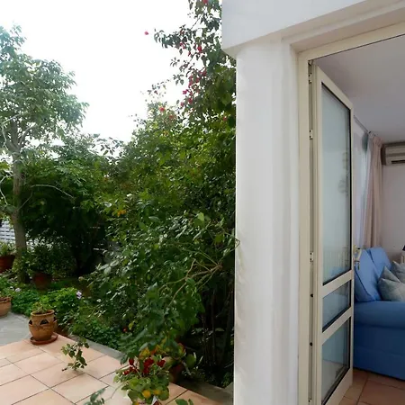 بيت ضيافة Sunny Garden Studio *